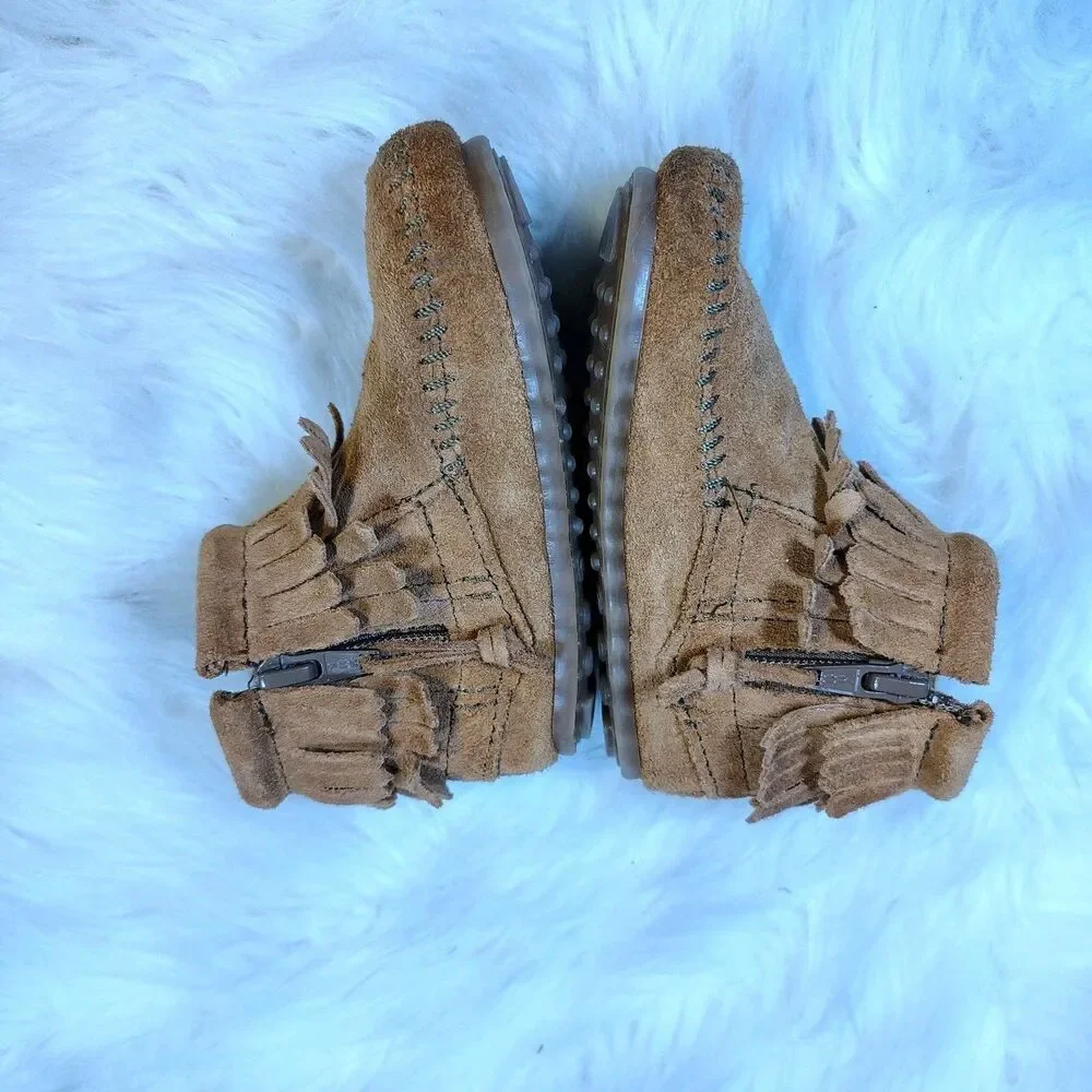 Minnetonka Kids Unisex Suede Leather Ankle Double Fringe Moccasins Shoes Size 5